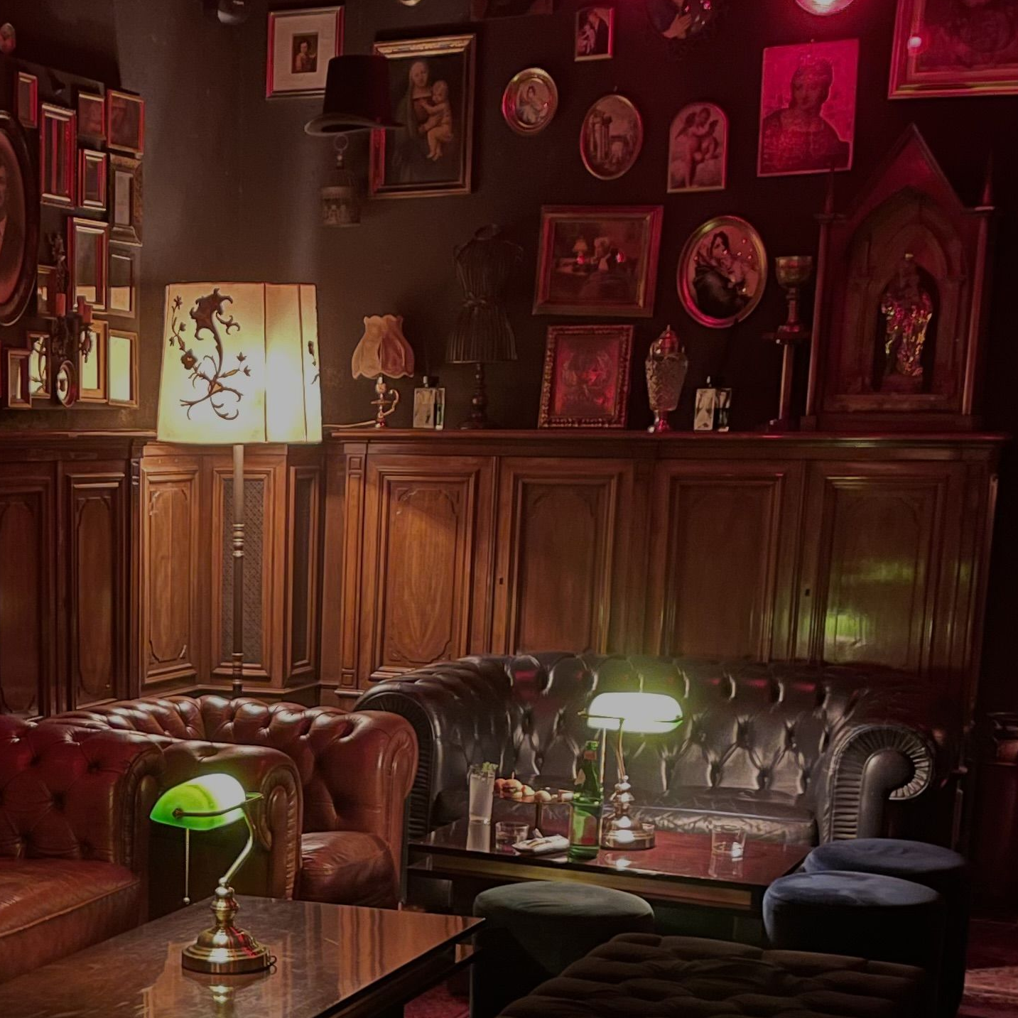 dezelfde bar foto als de voorpagina